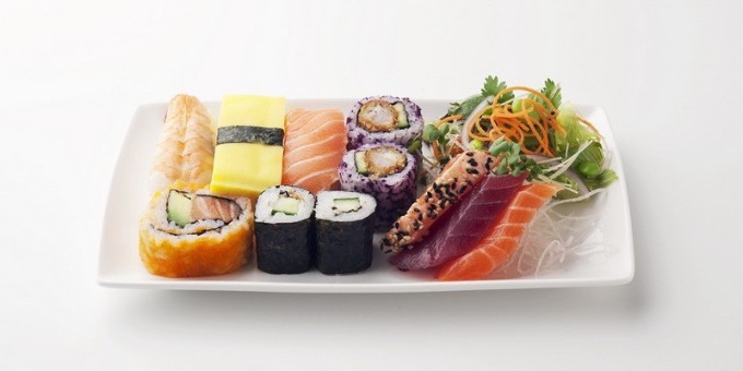 Килограмм роллов странной формы по очень хорошей цене от кафе «Йо! Суши»