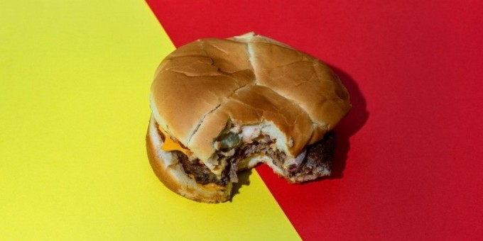 Фастфуд колонизация: «Burger King» на вокзале и «Texas Chicken» на рынке