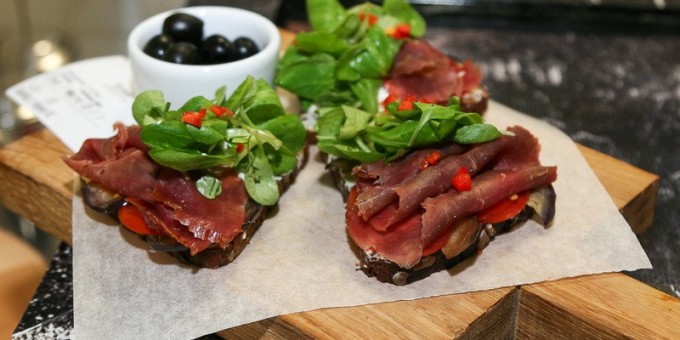 Обязательно сходить на кебаб с открытого огня и крафтовое пиво с частных пивоварен