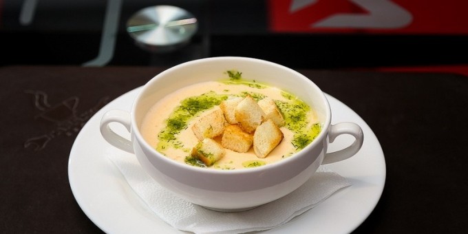 Скидка навынос, игра «Вовремя vs угощаем» и что нужно знать об обедах в кафе «Гараж»