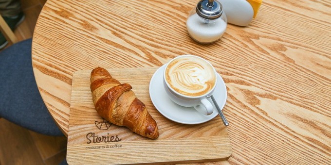 Новое кафе «Stories» с акцентом на пышные круассаны, огромные панини и кофе