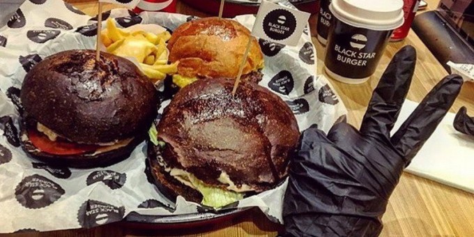 Киркоров и Лепс снялись в рекламе бургерной Black Star Burger