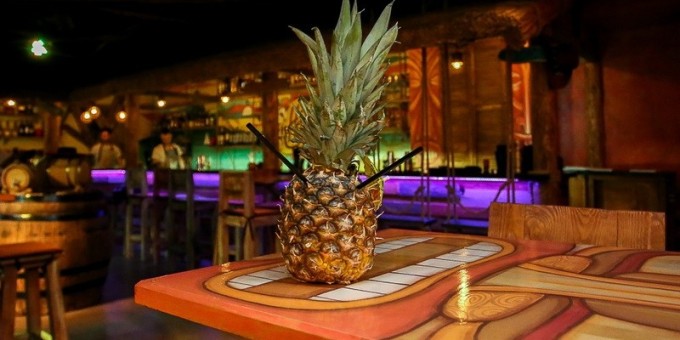 Как на Кубе: где в Минске можно попробовать коктейль в спелом ананасе?