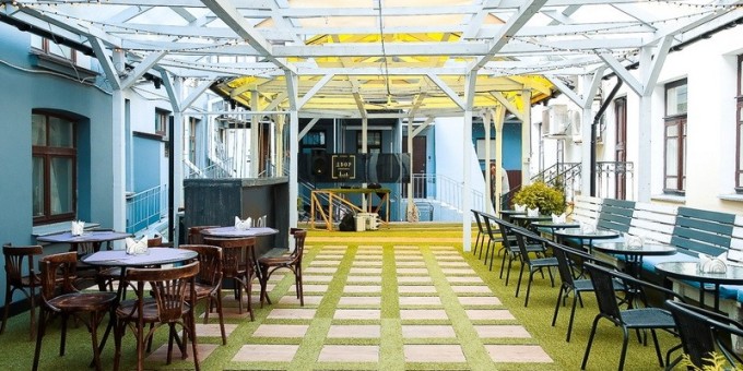 Новая терраса «Двор» с живой музыкой и максимально приятными ценами на еду и напитки