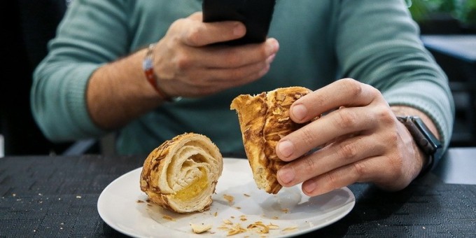 Тестим где хотим, круассаны от сетевиков-затейников из Евроопта