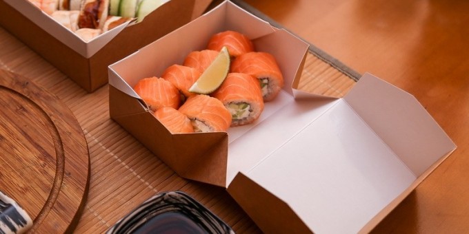 Не Сливками едины: новая доставка «Хочу Суши» с популярными роллами не дороже 9 рублей