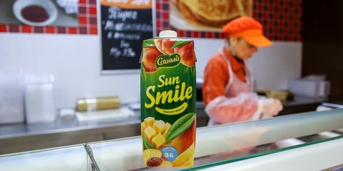 Тестим под сосиску в тесте сок «Sun Smile» белорусского производства с элементами витаминов