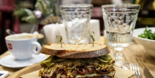 Мощный бутерброд на русский манер в «ButterBro», который нам послали Боги