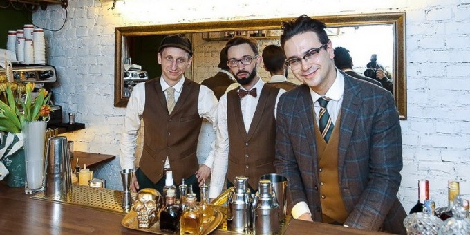 Первыми побывали в открывшемся коктейльном баре «Kew london» с уклоном в ботанику