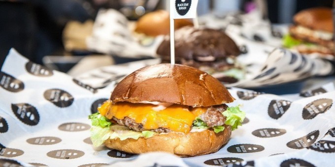 Сигнал красный! Осенью в Минске может открыться «Black Star Burger»