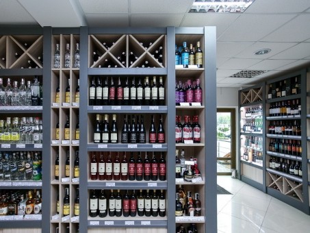 Показываю, что скрывает новый винный бутик сети «Штопор» в торговом центре Титан