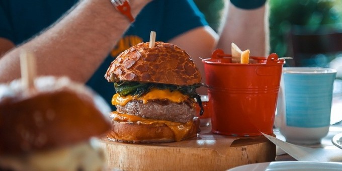 Как вам идея попробовать одни из лучших бургеров в Минске?