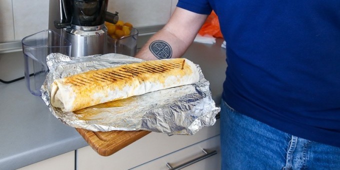 Что будет, если в соковыжималку опустить королевскую шаурму