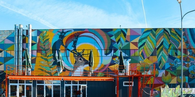 Октябрьская превращается в душевный фуд-корт, а в Верхнем Городе открывают бургерную