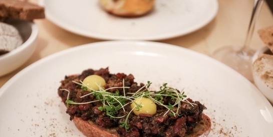 Новая пекарня «Let it be» на Октябрьской с вином и современным взглядом на бутерброды