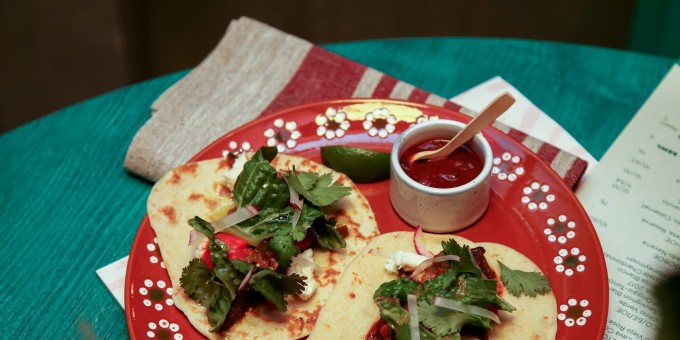 Не текилой едины: новый бар «Mixto» с акцентом на еду в районе Комсомольской