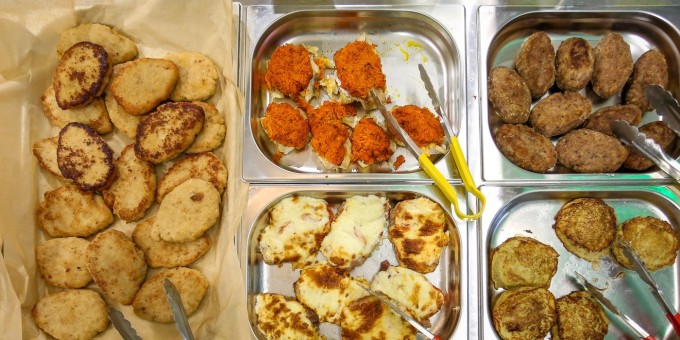 Показываю, чем кормят и сколько это стоит в новой модной столовой сети «Ежедневник»