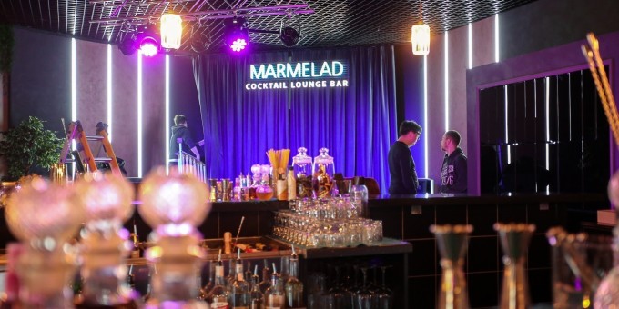 Прожарили новый лаунж-бар «Мармелад» с кальянами, коктиками и паназиатской кухней