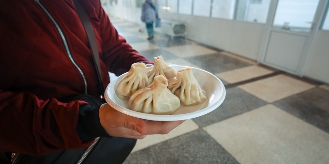 Настоящие хинкали домашней лепки по 1,25 рублей зафудханчены в кафе «Шаурма-хинкальная»