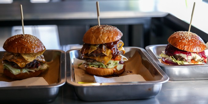 Не это самое, а на краундфандили! Новый киберспорт бар «Backdoor» с заявкой на высшую лигу бургеров