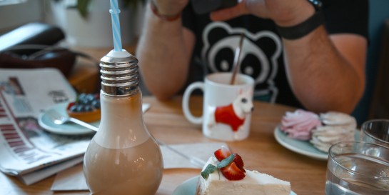 В Осмоловке открыли эко кофешоп «Tiden», где нет одноразовой посуды, а смузи пьют через металлическую трубочку