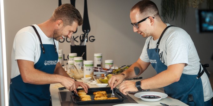 Кто лучше приготовит сырники и грибной суп: мы или известный московский шеф-повар из Горыныча