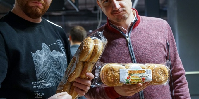 Сегодня открывается ТРЦ «Palazzo» с аэротрубой, а в KFC заготовили денежные сертификаты первым гостям