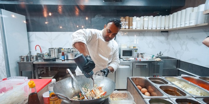 Шеф-повар Сумуду открыл свой «Кокос» - первый тайский подземный стрит-фуд с едой до 10 рублей