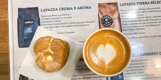 В двух кофешопах «Lavazza» капуч на миндальном молоке плюс фитнес эклер выдают за 4 рубля