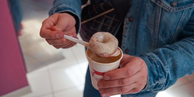 Как выглядят пончики по 1 рублю за четыре штуки в новом кафе «Пон-Пушка»