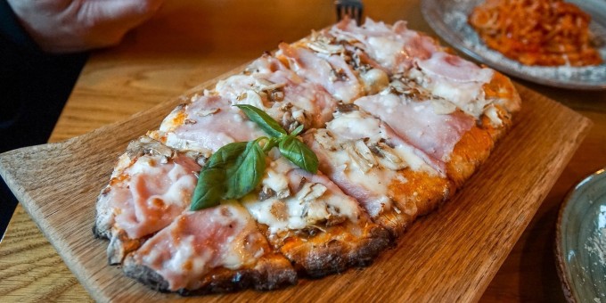 Это что за лепёшка? Новое кафе «Пинса Романа» с деревенской итальянской кухней