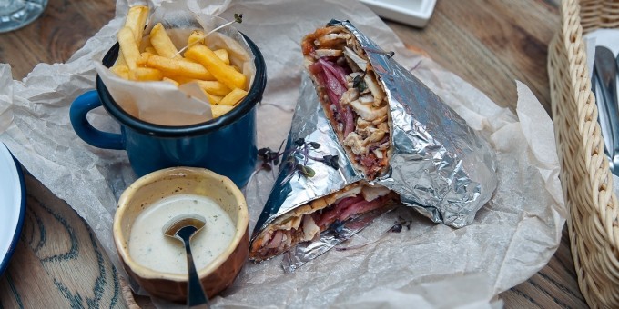 Нет покоя рестораторам! Бар «Изи» - ещё одно заведение с еврейским стрит-фудом