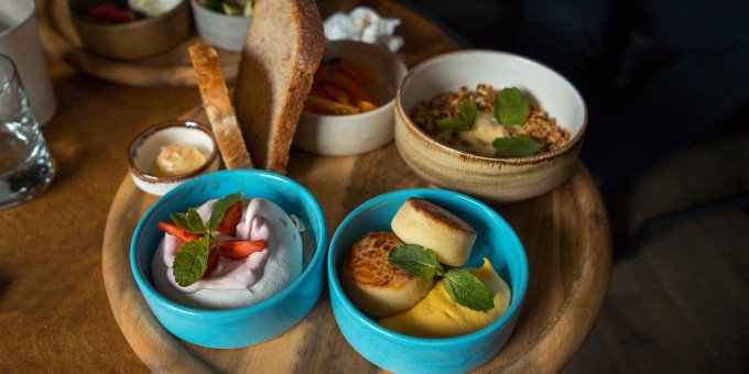 В «Mon Nom» запустили конструктор завтраков, за которыми выстраивается очередь