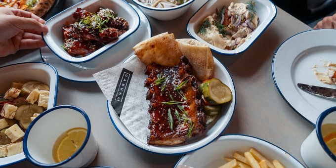 Новый «Кэжуал», или во что превратили народный трактир «Жили-Были» с тараканьими бегами