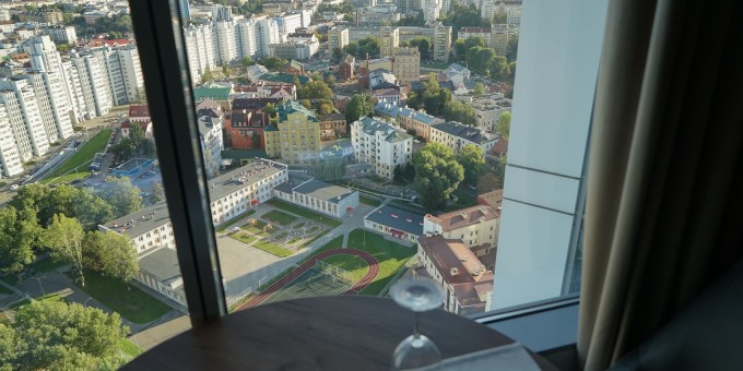 Дичь! Во сколько обойдётся романтик в единственном в Беларуси панорамном ресторане «The View» на 28 этаже