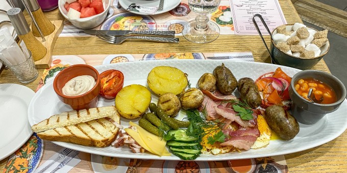 Из чего состоит и сколько стоит самый дорогой завтрак в Минске