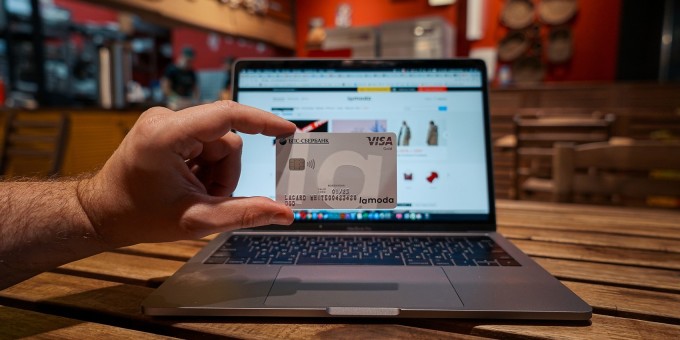 Какие скидки предлагает онлайн-магазин «Lamoda» по карте Lacard