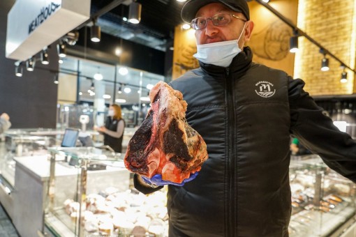 За вызревшими стейками по 18 рублей в новый продуктовый рынок «Валерьяново»