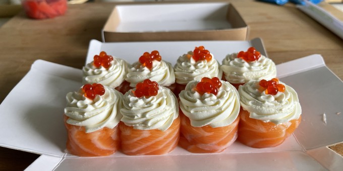 Будет ли майонез на рисе? Тест суши «Годзилла» от доставки «Пицца Лисицца »