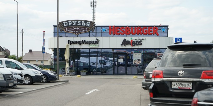 Тормознул «Амиго», где под крышей своя кулинария, деликатесная лавка и гастробар