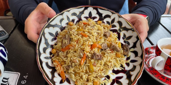 Прошёлся по всем пловным Минска, чтобы найти самый вкусный плов с барашком до 11р за много