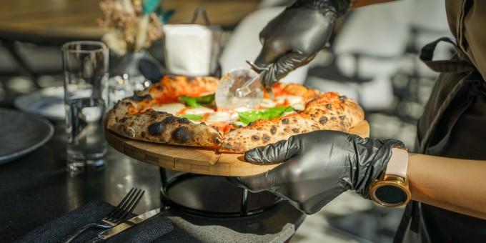 Где у нас готовят самую вкусную неаполитанскую пиццу от честных 7р до 19р в «Фабрик»