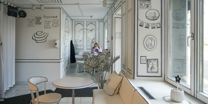 Чёрно-белый кофешоп «Кекс» заработал на Победителей. Насколько он безопасен