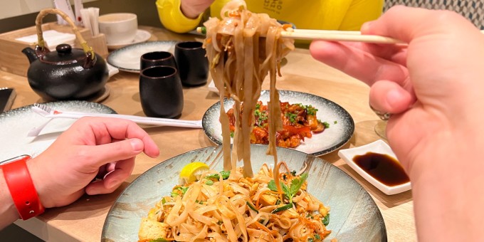 Сколько нынче стоит поужинать в сетевом кафе: тестим новый двухэтажный ресторан с «Пицца Темпо» и суши-баром «Маруми»