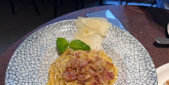 На Раковской появилось домашнее итальянское кафе под вывеской  «Клаус» с кухней народа Северного полюса