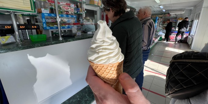 Проверяем миф о самом вкусном  в Беларуси мороженом из Кобрина, а заодно протестил местные заведения