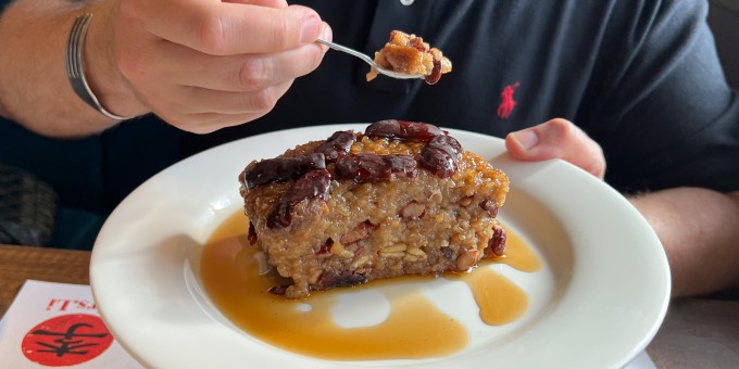 Оказывается, китайское кафе может быть негрязным. Побывали в «Мисс Ли», где на столах гриль стоит