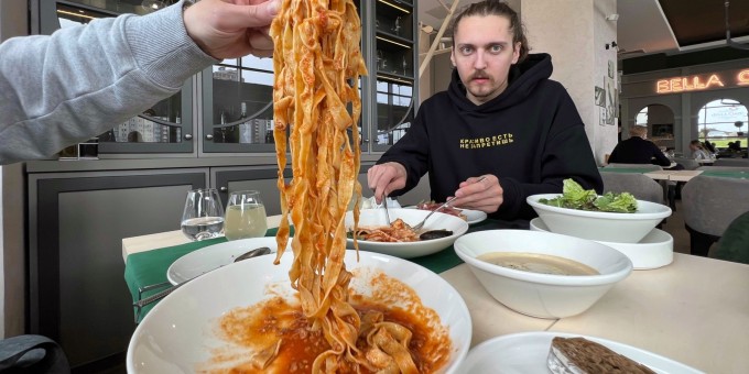 Чем кормят в первом кафе-дарк китчен «Бэлла Чао» с загадкой, где цены ниже, чем во многих заведениях