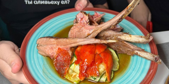 Только для своих, остальные не поймут. Кого приносят в жертву в секретном еврейском кафе кошерной кухни «Лехайм»