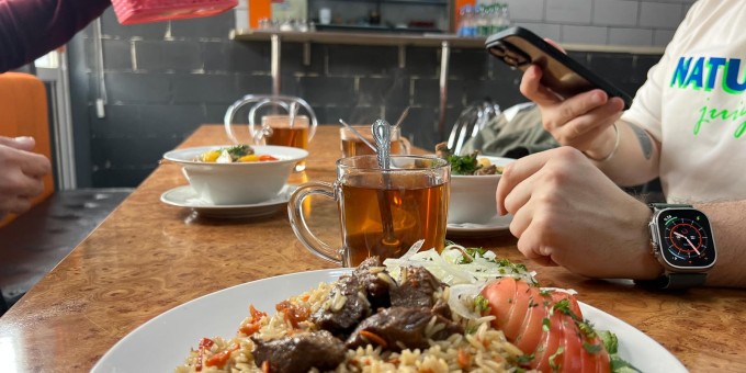 Обед дешевле, чем в столовой, тестим самый народный фудкорт: лагман - 5 рублей, плов 8 рублей